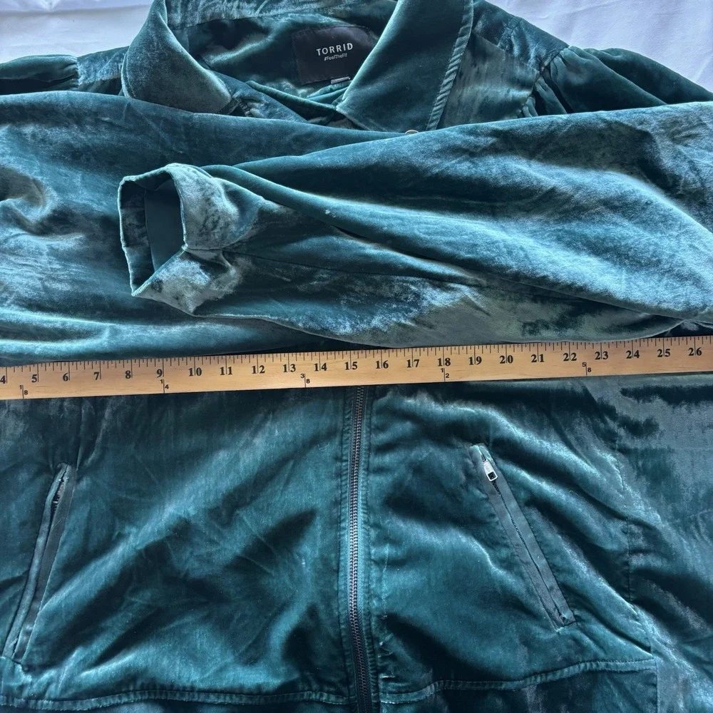 Torrid Velveteen Moto Jacket Mottled Texture‎ 4/26US Botanical Garden Green Zip